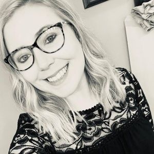 Meet your Posher, Cassandra